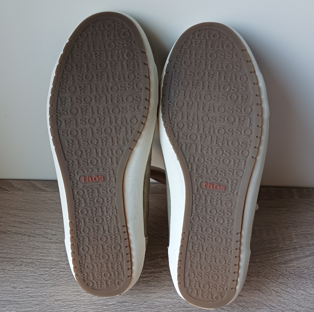 ๐ท NWOT Taos Star Khaki Canvas Lace-Up Sneakers ๐พ - Picture 14 of 16